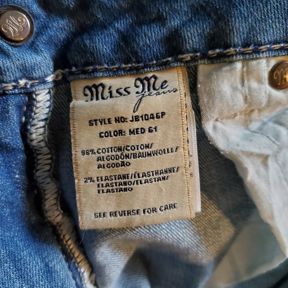 MISS  ME | NWOT Boyfriend Capri Distressed Medium Wash Denim Jeans (Size 25) - Picture 9 of 9